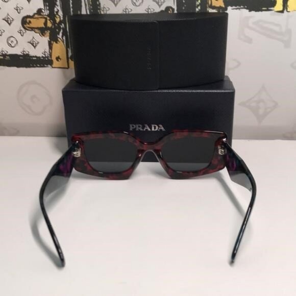 New Authentic Prada Red and Black Women's Sunglasses PR15Y - Picture 10 of 12